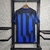 Camisa oficial do torcedor da Inter de Milão na temporada 2023/2024, em azul, com detalhes em preto e logos da Nike e da Paramount+