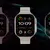 Imagem do smartwatch U9S de pulseira cinza claro, mostrando interface com informações de tempo, saúde e atividades físicas.