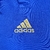 Logotipo da Adidas em bordado dourado sobre fundo azul da camisa Palmeiras Retrô 14/15.