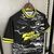 Camisa do Botafogo 4 24/25 masculina da Reebok, com design preto e detalhes em amarelo, exposta em um cabide.