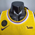 Camiseta regata amarela do Los Angeles Lakers, modelo masculino da Nike, com detalhes em roxo e logotipo da marca.