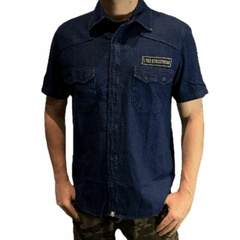 Camisa jeans premium série RIDE da marca LK-LIKE em tom azul escuro com detalhes em bolsos frontais.