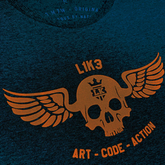 T-shirt baby look edição limitada da marca LK-LIKE com estampa de caveira com asas e o texto "LIK3 ART - CODE - ACTION".