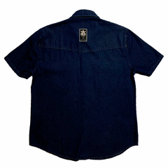 Camisa jeans premium da série RIDE da marca LK-LIKE, de manga curta, na cor azul escuro, com etiqueta na parte de trás.