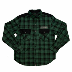 Camisa xadrez premium da série SOA da marca LK-LIKE, nas cores verde e preta, com dois bolsos frontais.