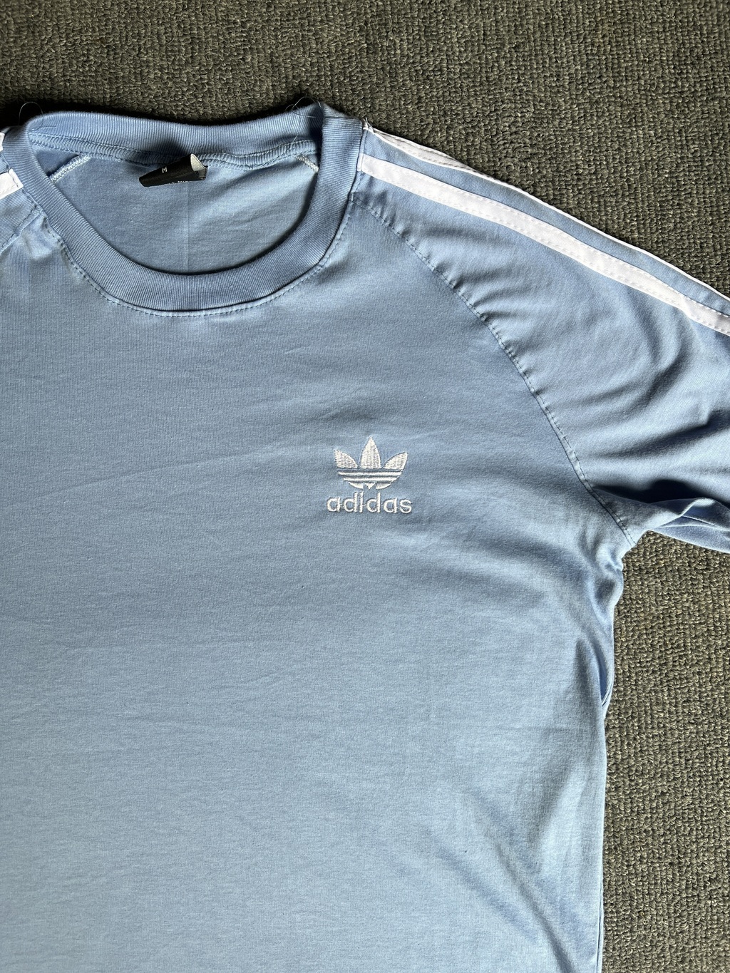 Remera ADIDAS RETRO celeste Urban Style Ropa