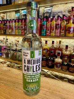 A Medios Chiles Espadín Destilado c/Cannabis 375ml