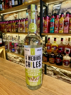 A Medios Chiles Espadín Destilado c/Elote 375ml