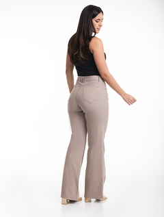 Calça Pantalona Caqui Nadia Plus-Sarja 1763342 - comprar online