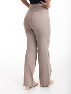 Calça Pantalona Caqui Nadia Plus-Sarja 1763342 na internet