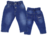 Calça jeans infantil de cor azul, com detalhes na cintura e bolsos traseiros.