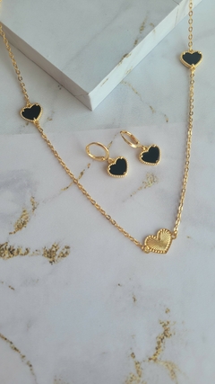 Pulseira com coração dourado e preto - comprar online