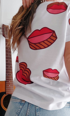 Remera Besos en internet