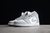 AIR JORDAN 1 MID en internet