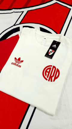 CONJUNTO REMERA Y BERMUDA RIVER PLATE 24/25