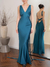 Encanto do Lago: Vestido de Noiva Azul Serenity com Alças e Decote Aberto - Le Glamour Le Plus Pur