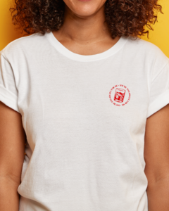 Camiseta unissex branca com estampa em branco no peito, apresentando a frase "You're too sweet for me".