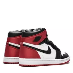 Air Jordan 1 Retro High Black Toe en internet