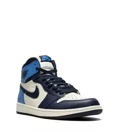 Air Jordan 1 Retro High Obsidian Blue en internet