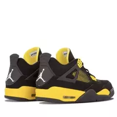 Air Jordan 4 Retro Thunder en internet