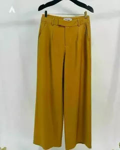 Calça pantalona em alfaiataria com cos transpassado AR