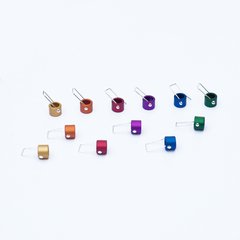 aros de plata pequeños de colores