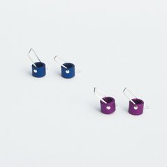 mini aros de plata hipoalergénicos azul y violeta
