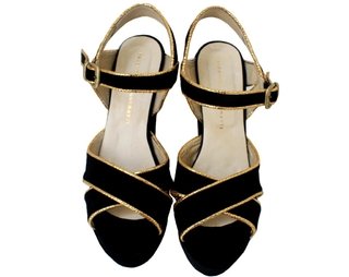 Sandalias de plataforma con tiras. Sandalias negras. 100% Cuero. VALENTINA COLUGNATTI | REAL SHOES