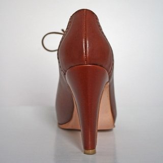 Zapatos picados con plataforma escondida color Suela. 100% Cuero. VALENTINA COLUGNATTI REAL SHOES