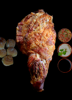 PERNIL CHICO DE CERDO + SALSAS & PANES | COMEN 10 | PICAN 20 | $ 7900 POR PERSONA