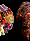 PICADAS + PERNIL GRANDE DE CERDO + PANES & SALSAS | COMEN 25 | PICAN 50 | $ 9990 POR PERSONA