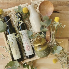 Set gourmet con oliva orgánico y pasta de aceitunas
