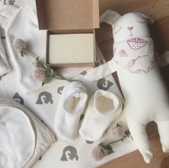 Ajuar recién nacido con muñeco de apego y jabón - comprar online