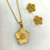 Conjunto Flor Chapa dourada c/ Pedra - comprar online
