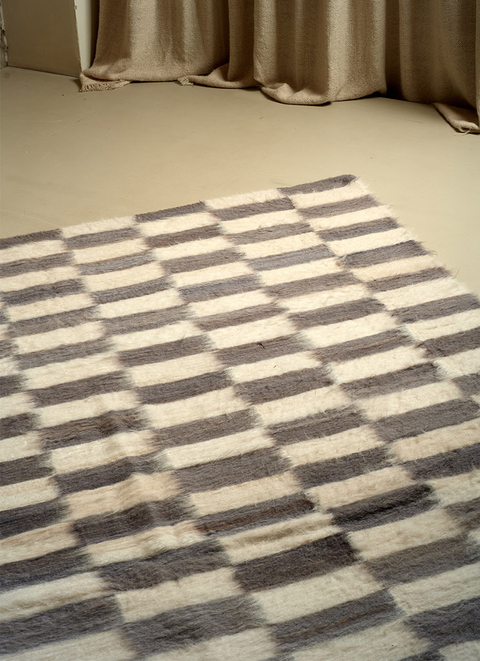 LLAMA DAMERO III RUG (IN STOCK)