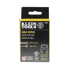 KLEIN TOOLS Paquete de 300 Grapas con Aislamiento, para Cables Coaxiales (RG59, RG6/6Q) y de Datos (CAT3/5e/CAT6/6A) de hasta 5/16'' × 5/16'' (8 mm × 8 mm) de tamaño. 450-002 - La Mejor Opcion by Creative Planet