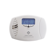 FIRST ALERT Alarma de monóxido de carbono (CO) enchufable con batería de respaldo y display digital CO615