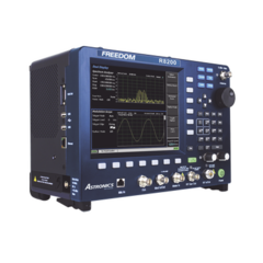 FREEDOM COMMUNICATION TECHNOLOGIES Analizador Profesional para Sistemas de Radiocomunicación Ultra Portátil, 250 kHz-1 GHz. MOD: R8200