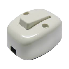 SURTEK Apagador sencillo visible de baquelita oval 6 Amp incluye tornillos y bases de instalación. MOD: SYS-136559