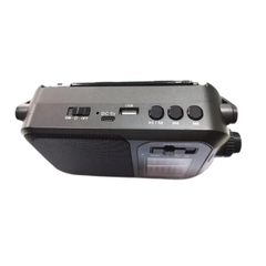 Imagen de Radio AM/FM con USB + Linterna Daihatsu D-RP62