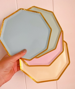 Platos flat hexagonal borde dorado pasteles x8