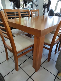 mesa y sillas de pino