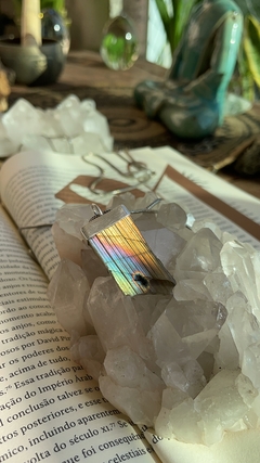 Amuleto Labradorita Arco-íris em Prata - comprar online