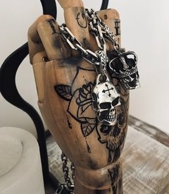 Imagen de Dije CALAVERA CON CORONA