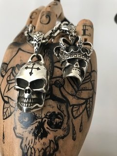 Dije CALAVERA CON CORONA