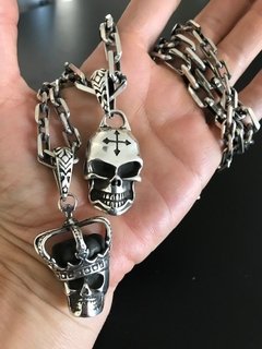 Dije CALAVERA CON CORONA en internet