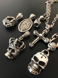 Imagen de Dije CALAVERA CON CORONA