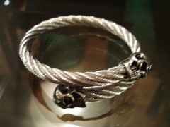 Pulsera Cable de acero & punteras de calaveras en internet