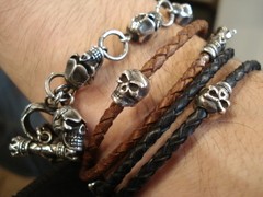 Pulsera CUERO TRENZADO TRIPLE CALAVERA - comprar online