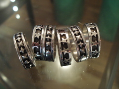 Anillo CINTA PIRAMIDES - tienda online